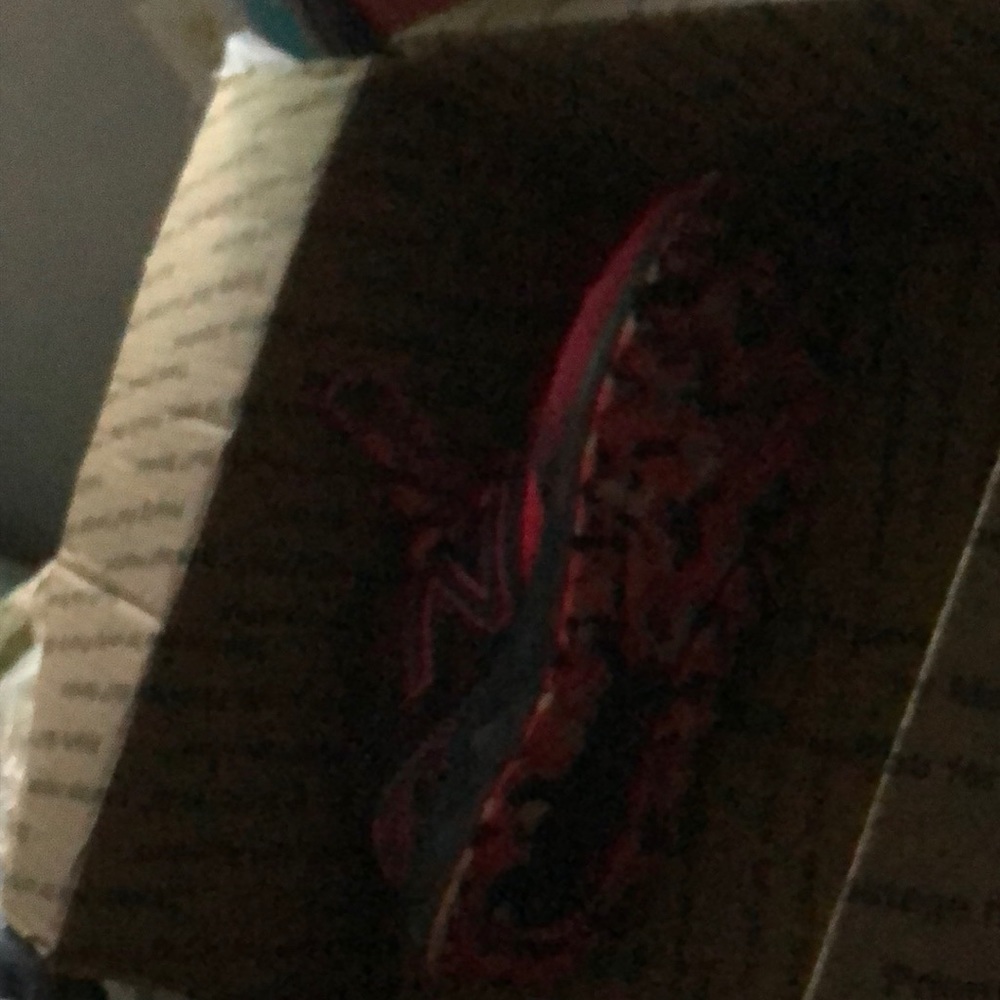 NEW. ! NewBalance Trail runner size 7